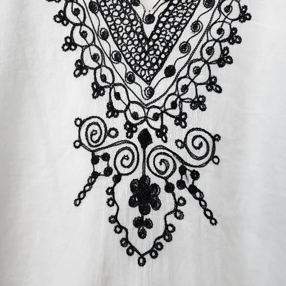 Ingear Resort White and Black Embroidered Top - Picture 4 of 13